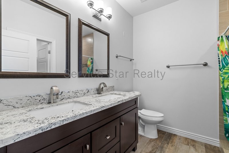 Amazing and spacious 3 bed 2 Bath with garage and yard. property image