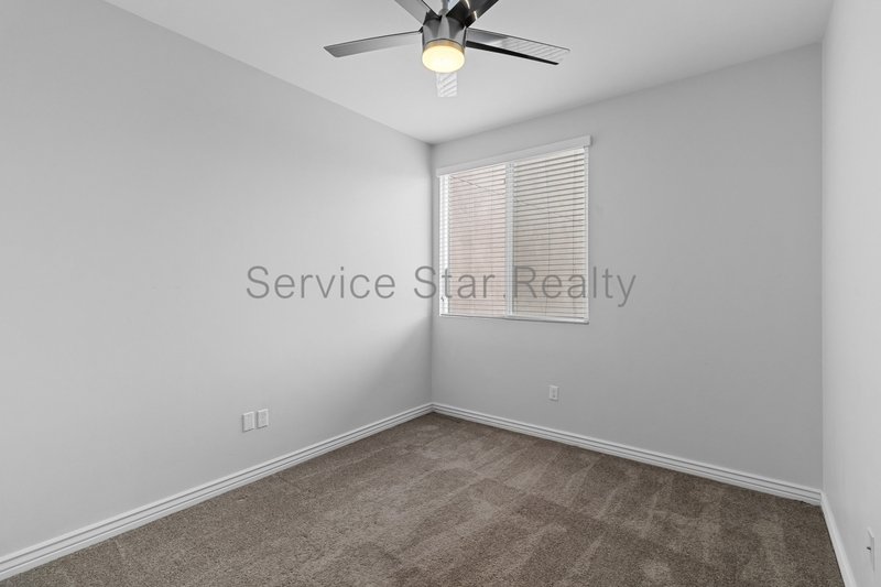 Amazing and spacious 3 bed 2 Bath with garage and yard. property image