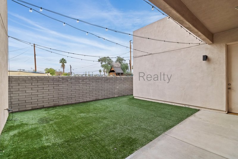 Amazing and spacious 3 bed 2 Bath with garage and yard. property image