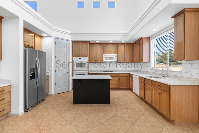 Spacious 5-Bedroom Home with Private Pool & Putting Green in New River property image