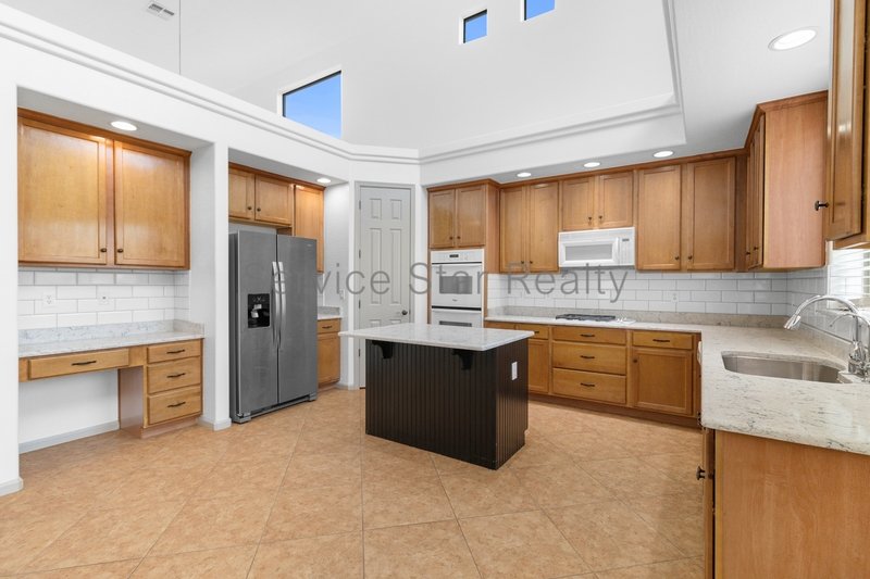 Spacious 5-Bedroom Home with Private Pool & Putting Green in New River property image