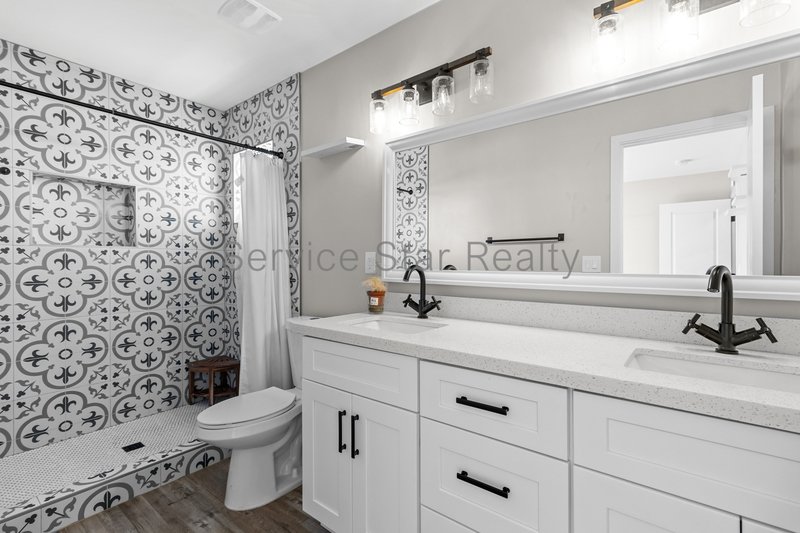 Modern 3-Bed Home Near Downtown Phoenix | Stylish Upgrades & No HOA! property image