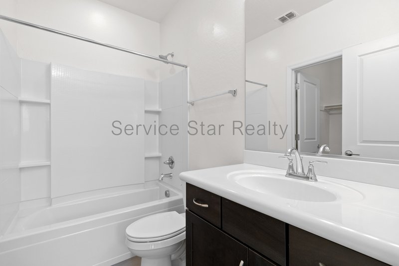 $750 OFF MOVE IN COSTS!!!  Great 3BR/3BA in Goodyear! property image