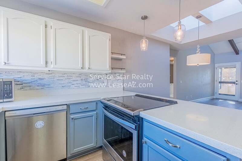 LAKE VIEW CONDO - 3Bed/2Bath! property image