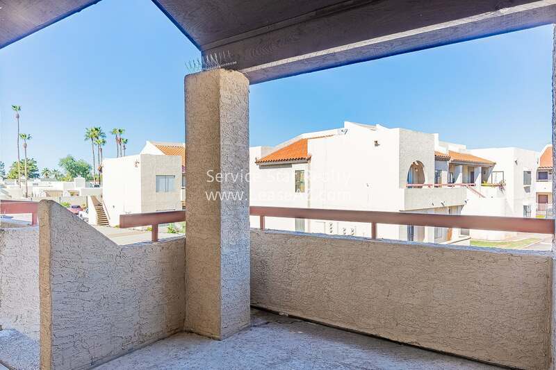 LAKE VIEW CONDO - 3Bed/2Bath! property image