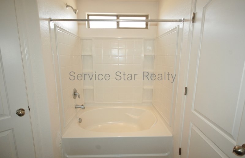 **MOVE IN SPECIAL -- 2 WEEKS FREE RENT!!** property image