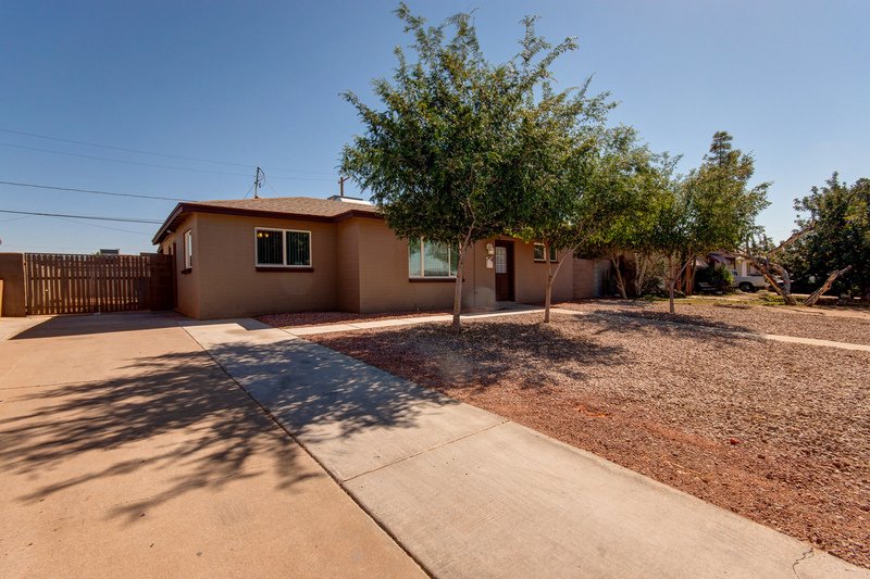 Remodeled 4BR 2BA Phoenix Home w/ Sparkling POOL!!! property image