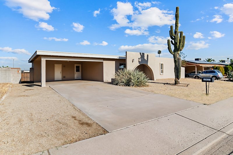 Coming Soon! Charming 3+2 Paradise Valley West property image