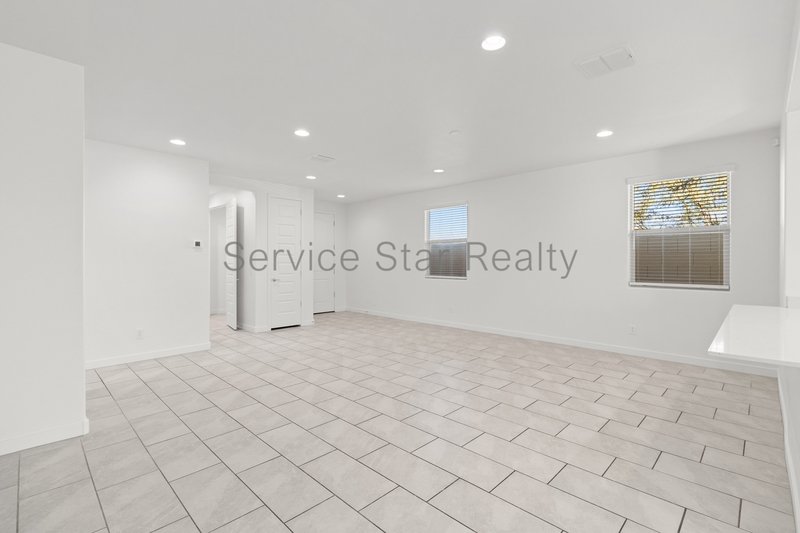 Gorgeous 4-Bed Home in Copperleaf! property image