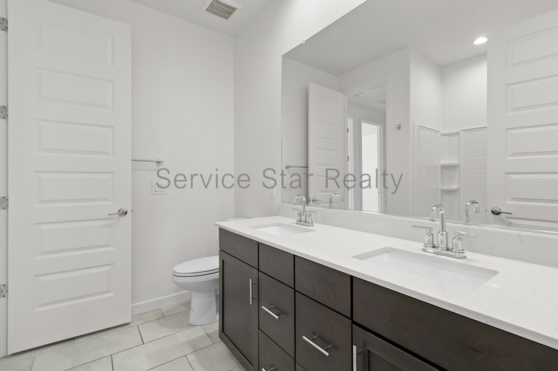 Gorgeous 4-Bed Home in Copperleaf! property image