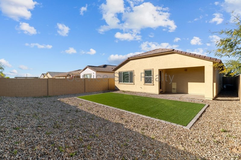 Gorgeous 4-Bed Home in Copperleaf! property image