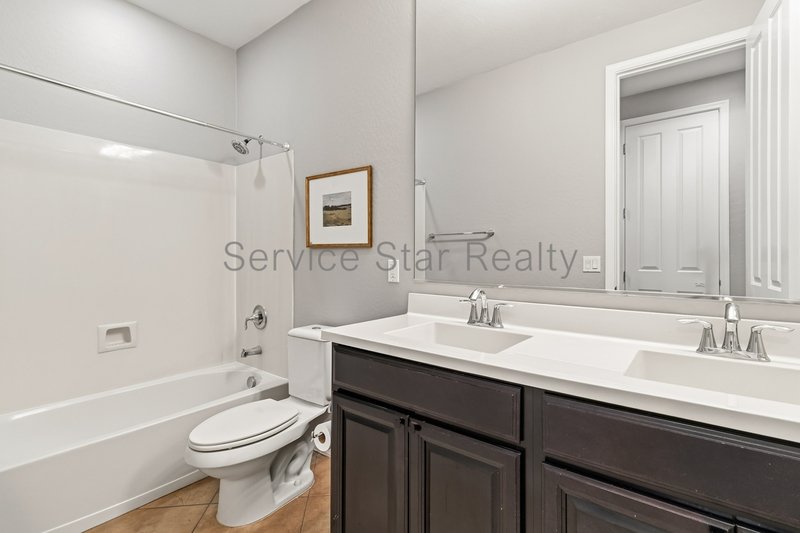 Immaculate 3 bed 2 bath with Den Home in Cortile property image