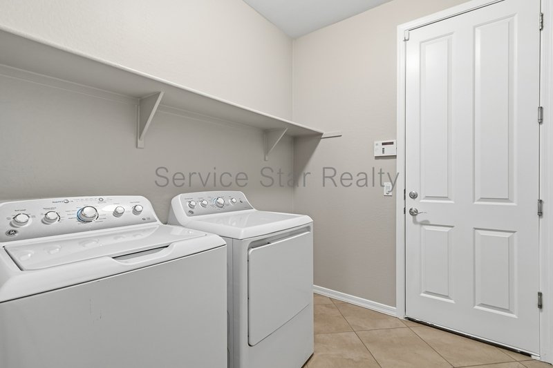 Immaculate 3 bed 2 bath with Den Home in Cortile property image