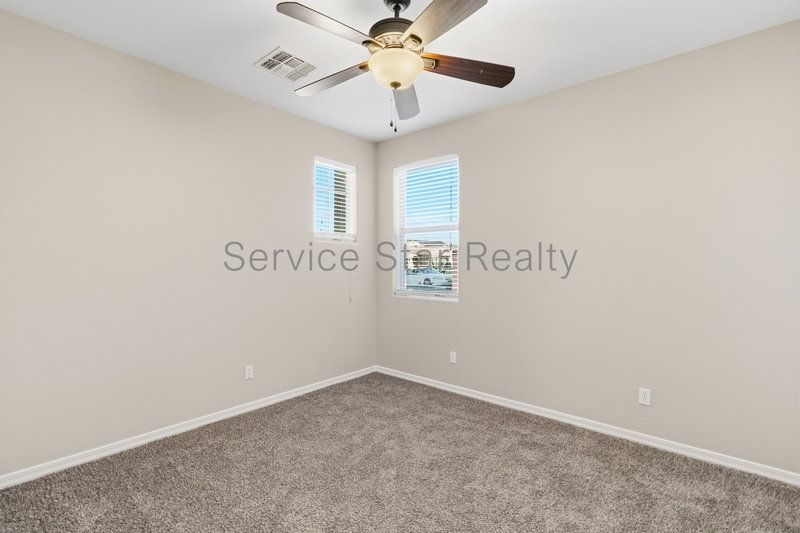 Immaculate 3 bed 2 bath with Den Home in Cortile property image