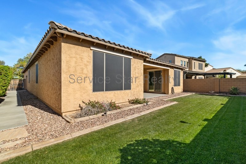 Immaculate 3 bed 2 bath with Den Home in Cortile property image