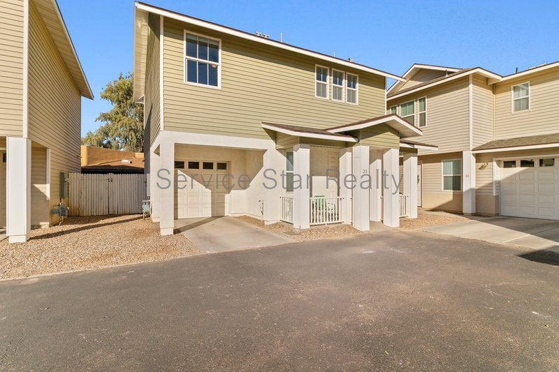 Beautiful 3-Bedroom Home in Convenient Glendale Community property image