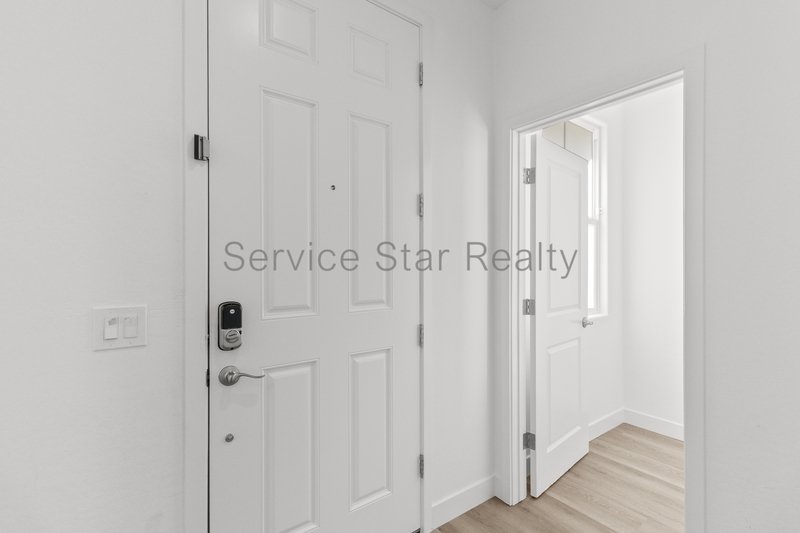 Beautiful 3-Bedroom Home in Convenient Glendale Community property image