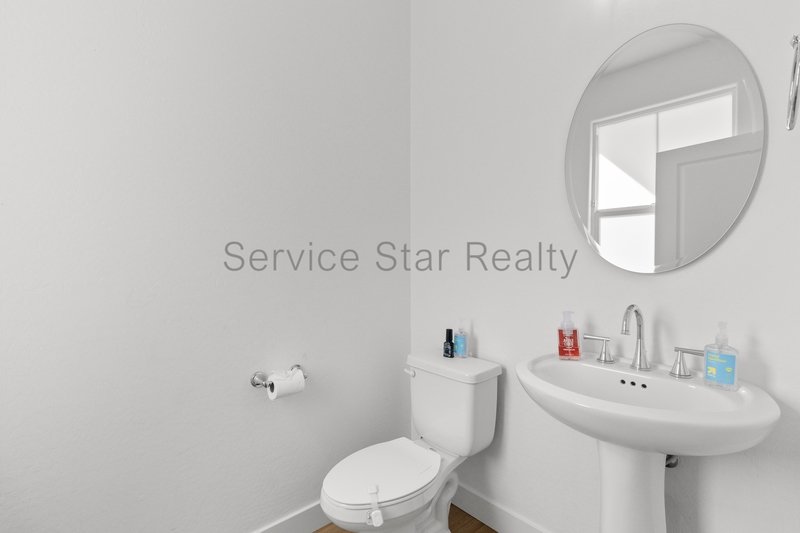 Beautiful 3-Bedroom Home in Convenient Glendale Community property image