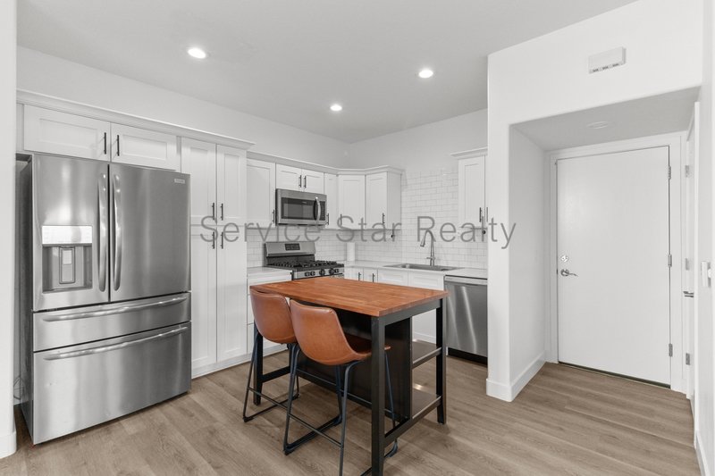 Beautiful 3-Bedroom Home in Convenient Glendale Community property image