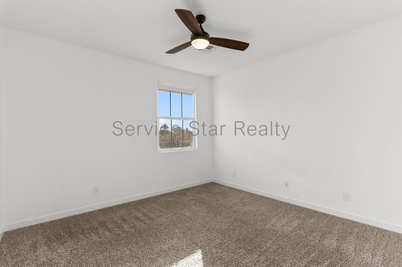 Beautiful 3-Bedroom Home in Convenient Glendale Community property image