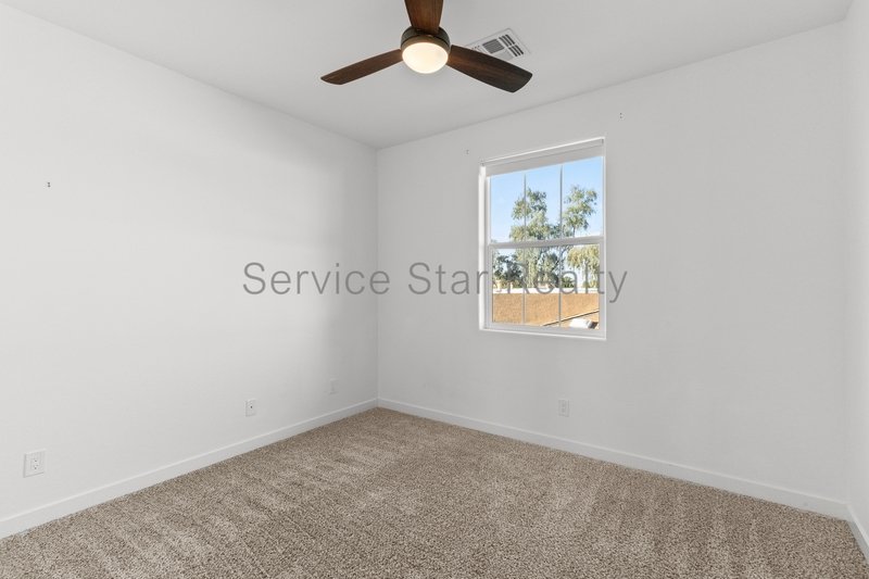 Beautiful 3-Bedroom Home in Convenient Glendale Community property image