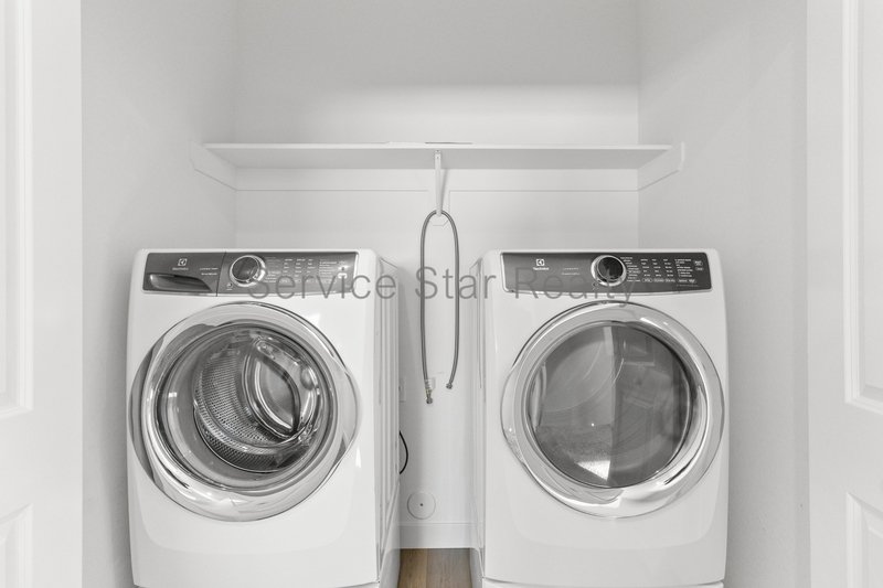 Beautiful 3-Bedroom Home in Convenient Glendale Community property image