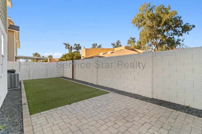 Beautiful 3-Bedroom Home in Convenient Glendale Community property image