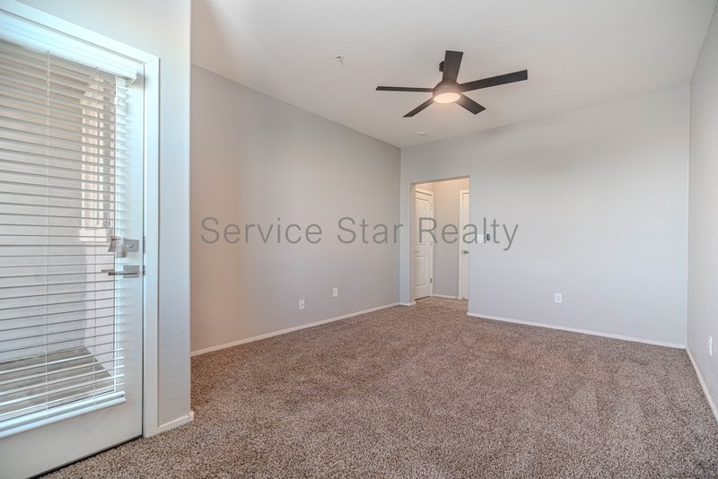 Spacious 3 Bed / 2.5 Bath Home with 2-Car Garage ? Prime South Phoenix property image