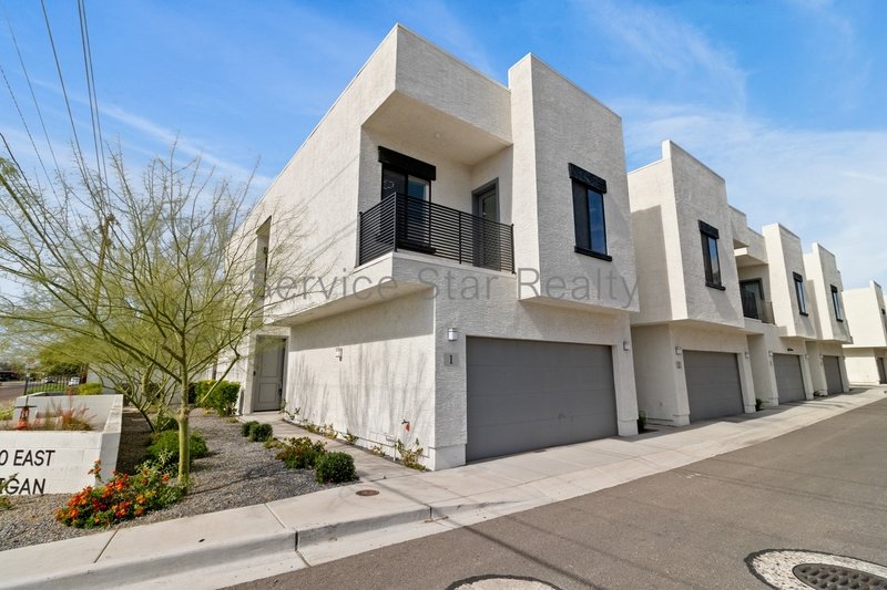 Modern 3-Bedroom Townhome with Loft & Community Pool ? 2 Car Garage! property image