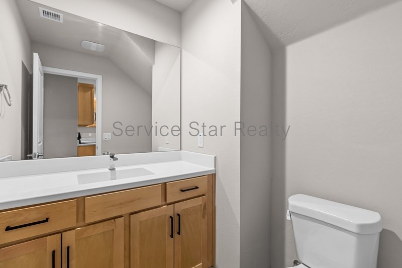 Modern 3-Bedroom Townhome with Loft & Community Pool ? 2 Car Garage! property image