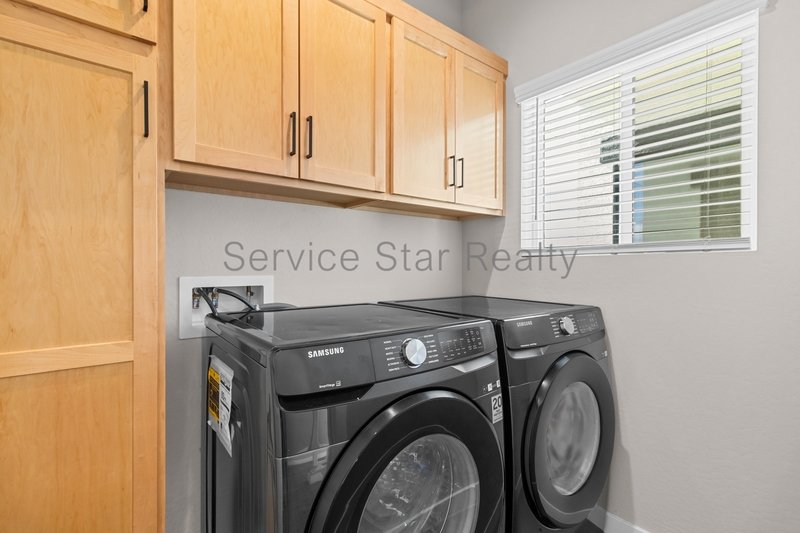 Modern 3-Bedroom Townhome with Loft & Community Pool ? 2 Car Garage! property image