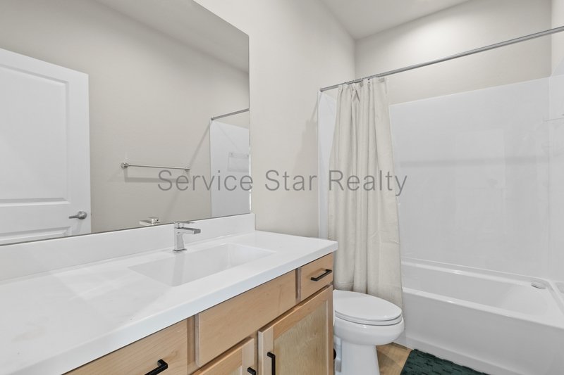 Modern 3-Bedroom Townhome with Loft & Community Pool ? 2 Car Garage! property image