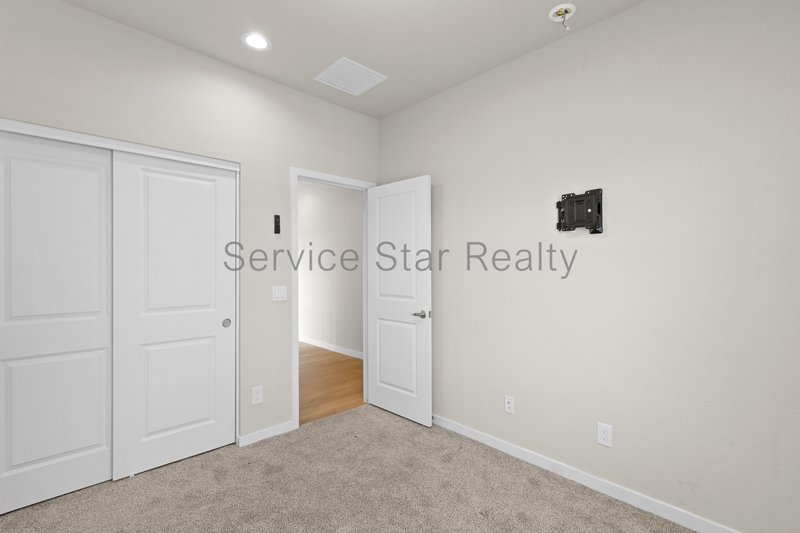 Modern 3-Bedroom Townhome with Loft & Community Pool ? 2 Car Garage! property image