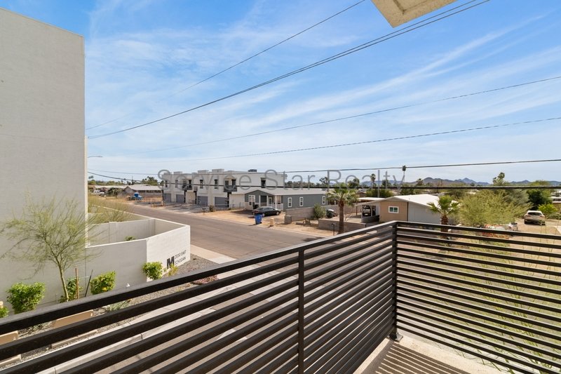 Modern 3-Bedroom Townhome with Loft & Community Pool ? 2 Car Garage! property image