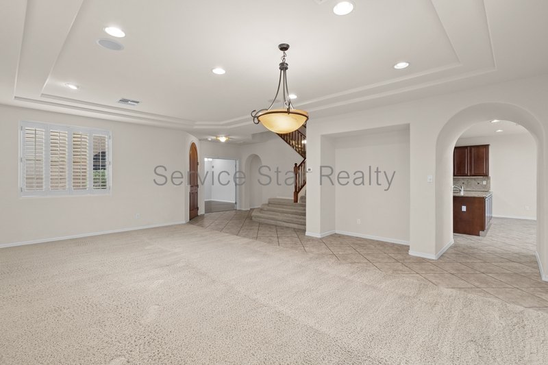 Stunning Oversized North Phoenix Home - Near Desert Ridge! property image