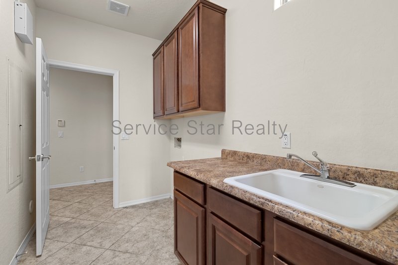 Stunning Oversized North Phoenix Home - Near Desert Ridge! property image