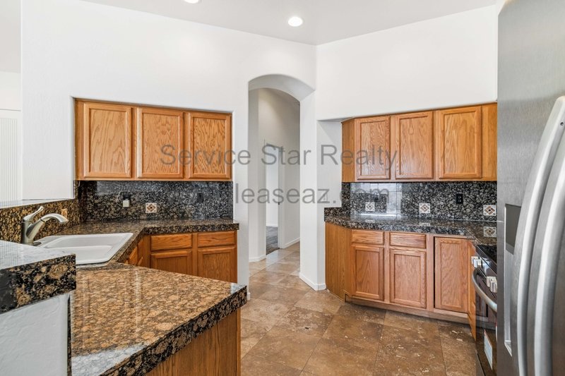 SOUTH PHOENIX  FABULOUS 3BD located in The Pines Gated Community! property image