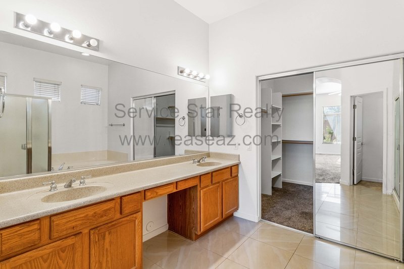 SOUTH PHOENIX  FABULOUS 3BD located in The Pines Gated Community! property image