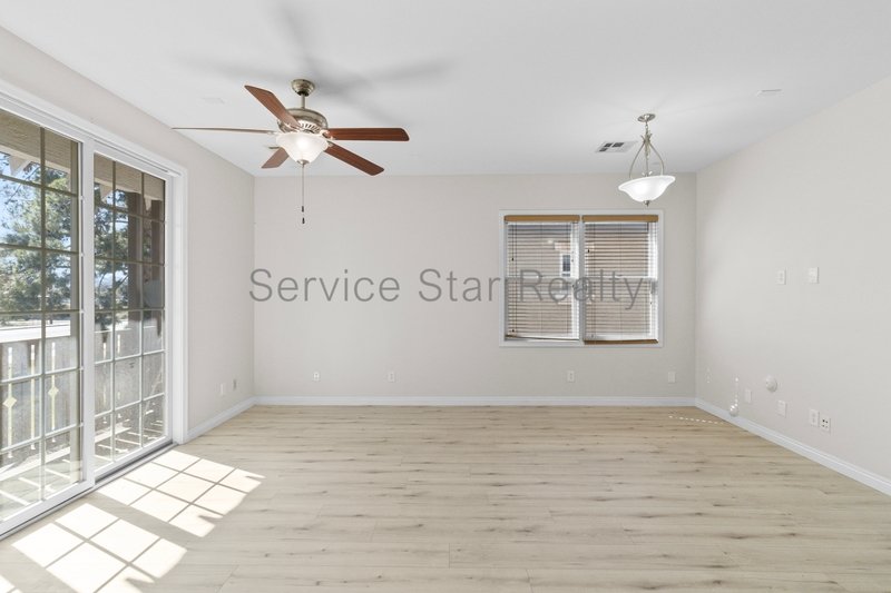 Modern & Spacious 3BD/2.5BA ? Great Neighborhood property image