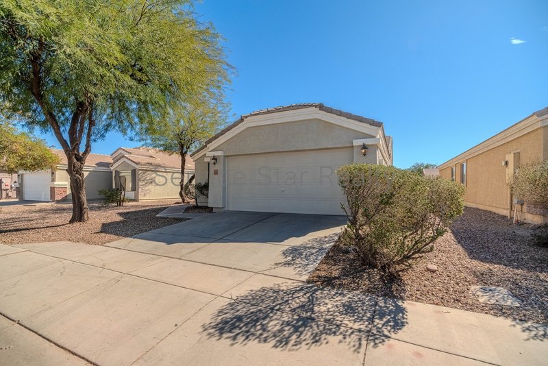 3 bed, 2 ba with den in Buckeye! property image