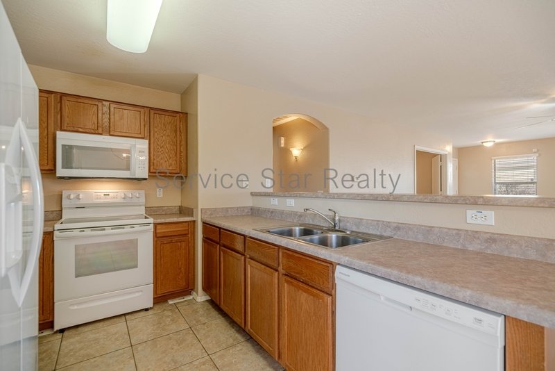 3 bed, 2 ba with den in Buckeye! property image