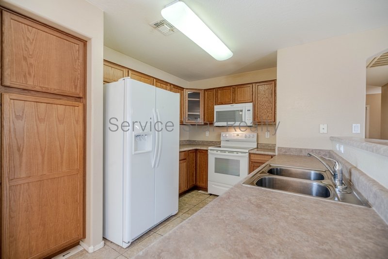 3 bed, 2 ba with den in Buckeye! property image