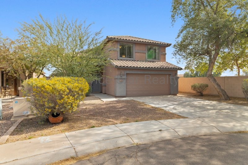 Beautiful 4+3 Home End of Culdesac with green belts!! property image