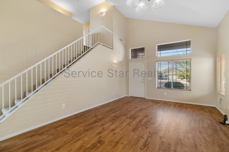 Beautiful 4+3 Home End of Culdesac with green belts!! property image