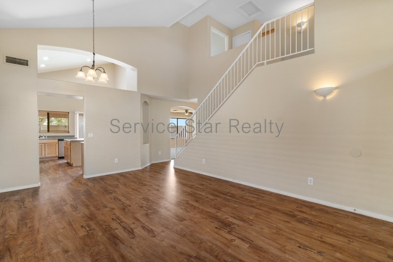 Beautiful 4+3 Home End of Culdesac with green belts!! property image