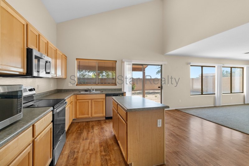 Beautiful 4+3 Home End of Culdesac with green belts!! property image