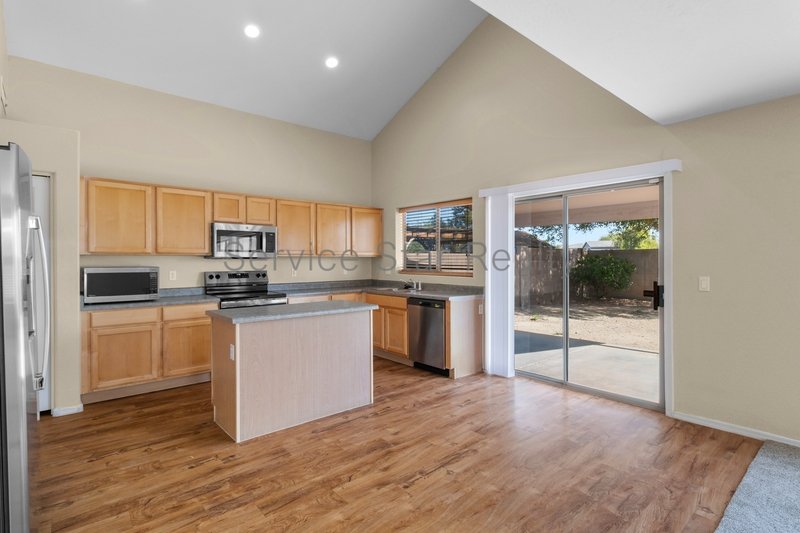 Beautiful 4+3 Home End of Culdesac with green belts!! property image