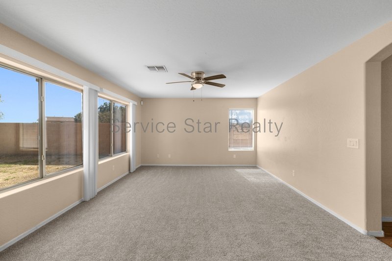 Beautiful 4+3 Home End of Culdesac with green belts!! property image