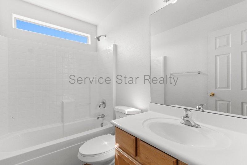 Beautiful 4+3 Home End of Culdesac with green belts!! property image