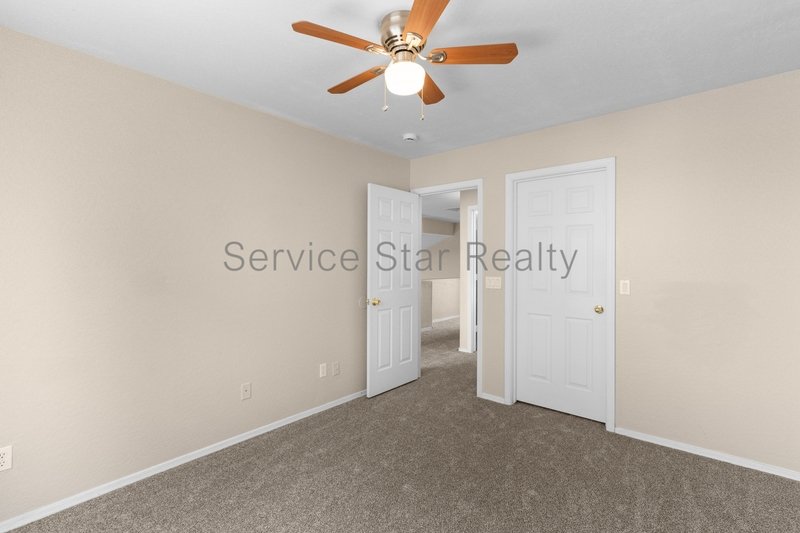 Beautiful 4+3 Home End of Culdesac with green belts!! property image